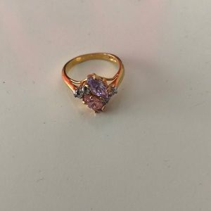 Stunning vintage gold ring with gems 💎